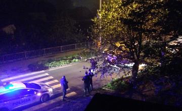 V mestskej časti Bôrik policajné auto na streche