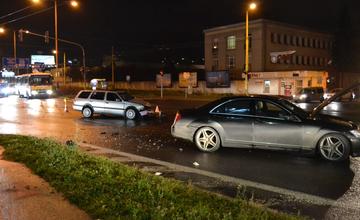 Zrážka dvoch vozidiel na Košickej ulici